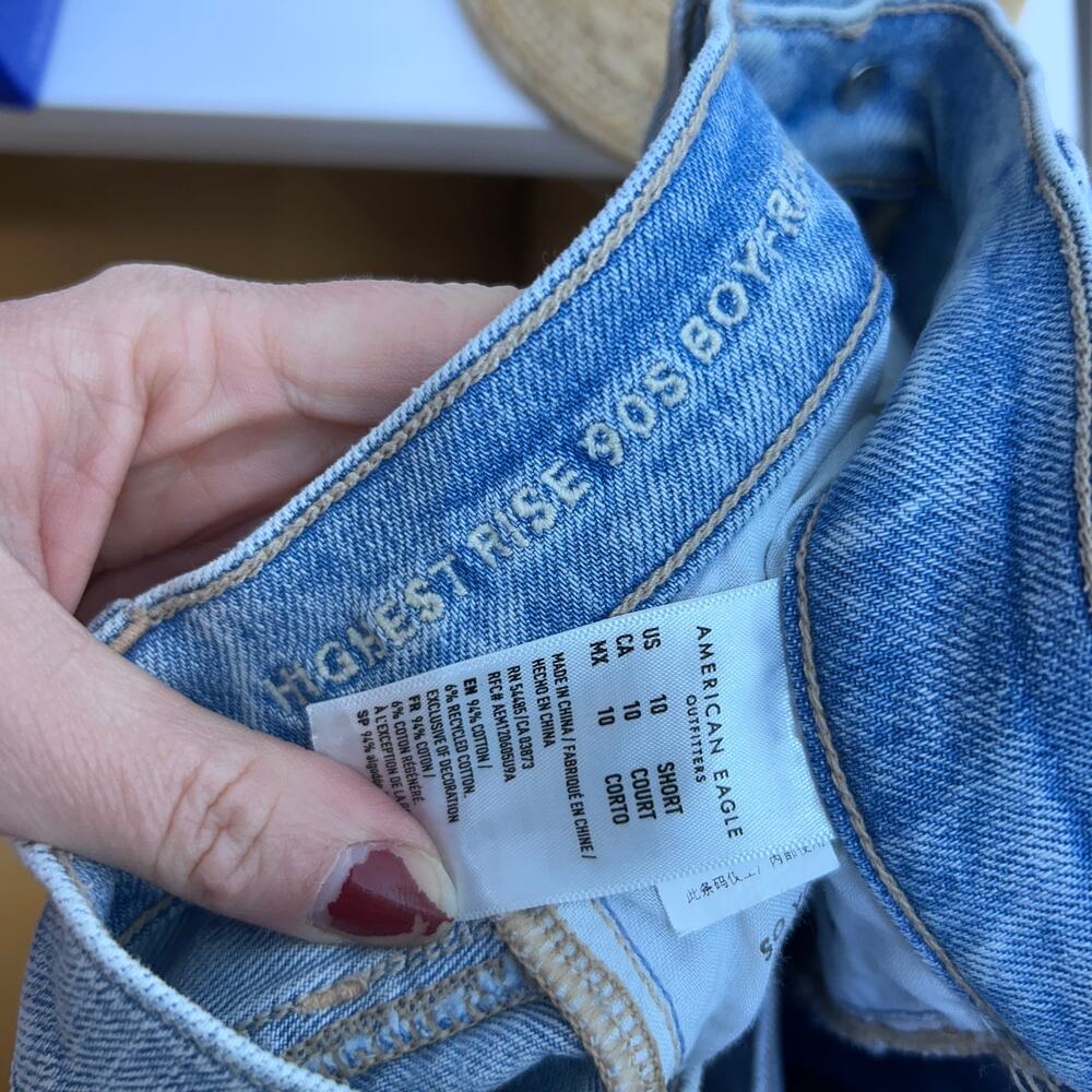 AE American Eagle Highest Rise 90s Boyfriend Jeans 10S 10 SHORT Distressed - Picture 3 of 3